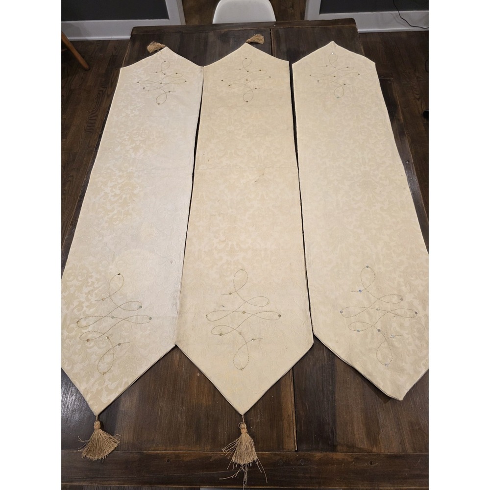 🔥2005 Avon ⭐️Table Runner⚜️ Damask 🎄Gold Tassel⚜️Beige Ivory 🎁 Light Stains 3